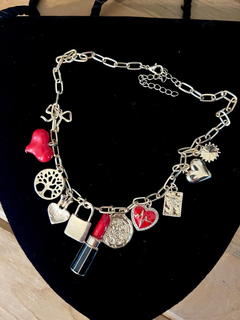 New! The “Fran Fine” Lipstick and Hearts Charm Paperclip Necklace - Picture 1 of 4